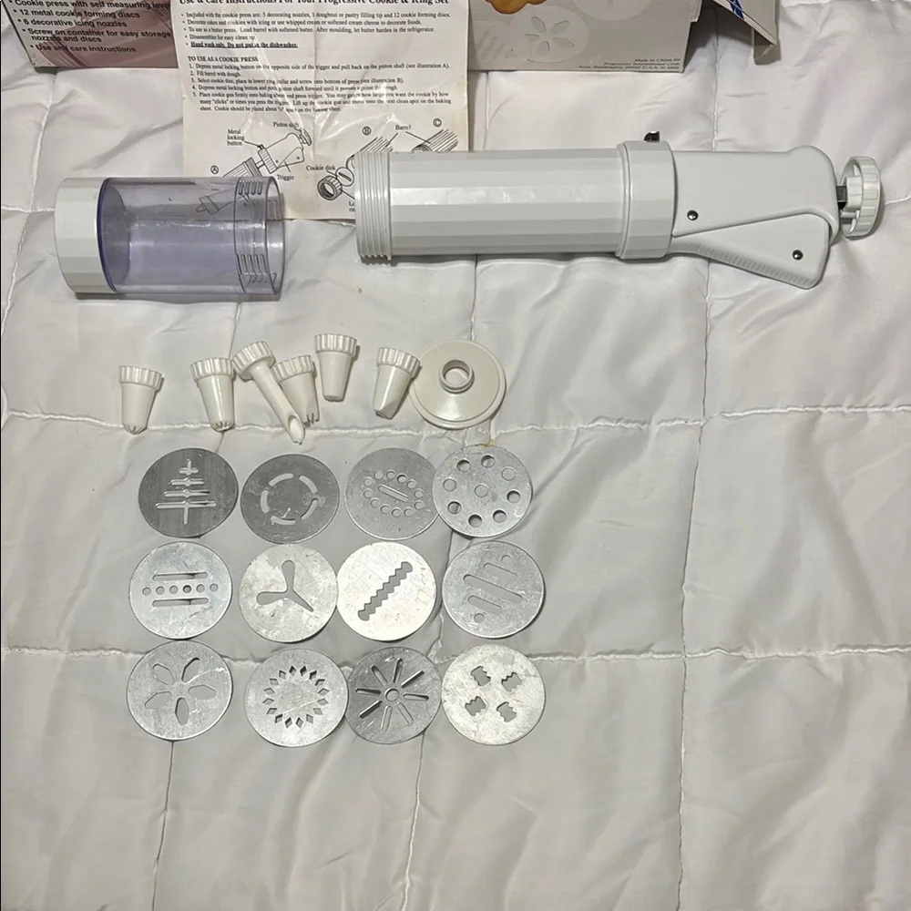 Vintage Progressive International 23-Piece Cookie Press Set & Decorator